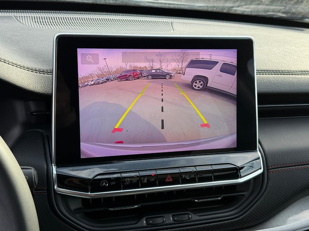 Jeep Compass Vehicle Full-screen Gallery Image 24