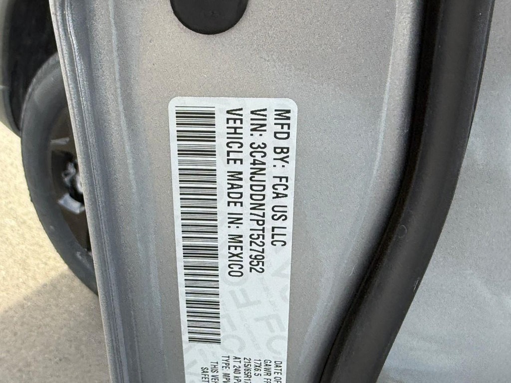 Jeep Compass Vehicle Full-screen Gallery Image 25