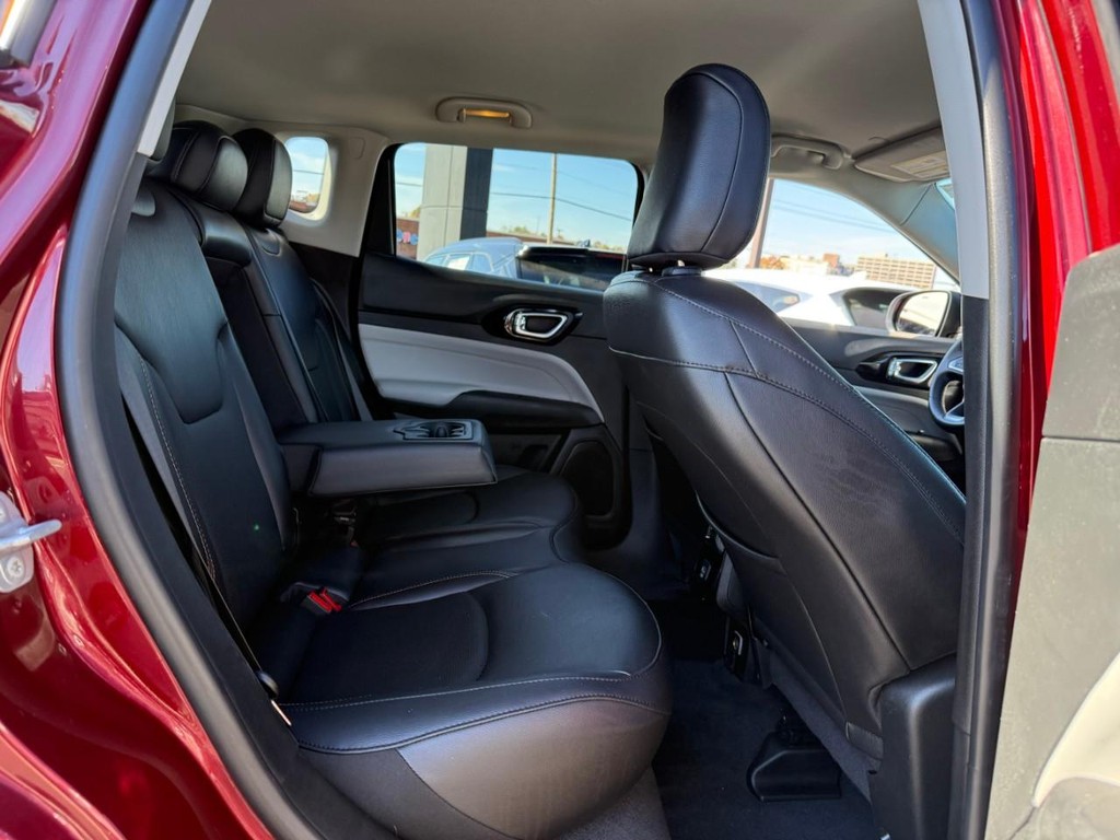 Jeep Compass Vehicle Full-screen Gallery Image 07