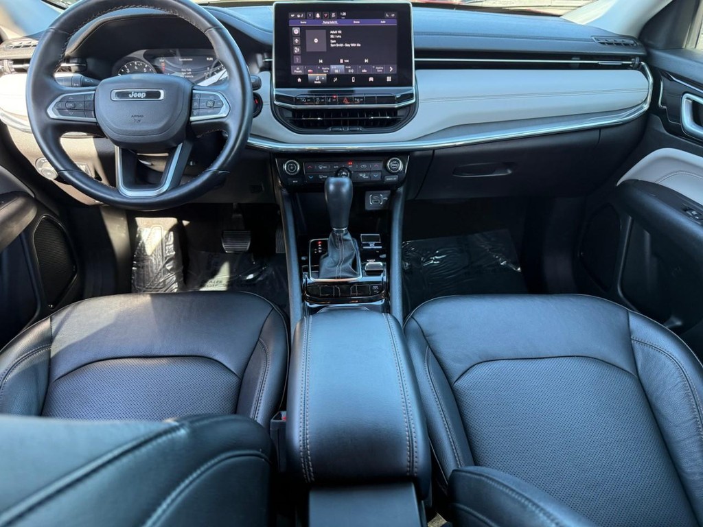 Jeep Compass Vehicle Full-screen Gallery Image 08