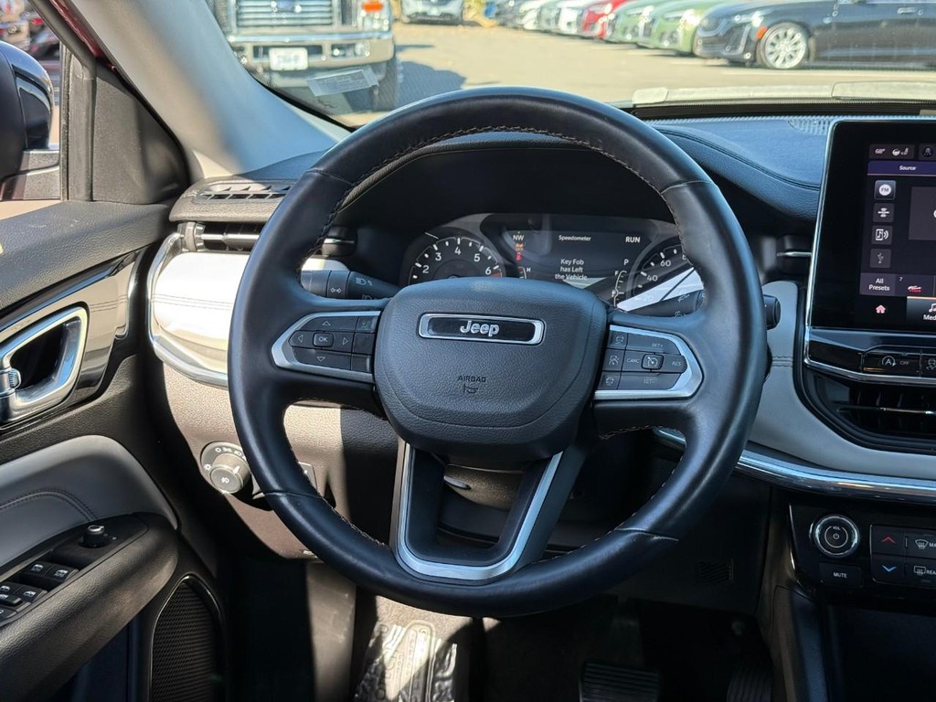 Jeep Compass Vehicle Full-screen Gallery Image 09