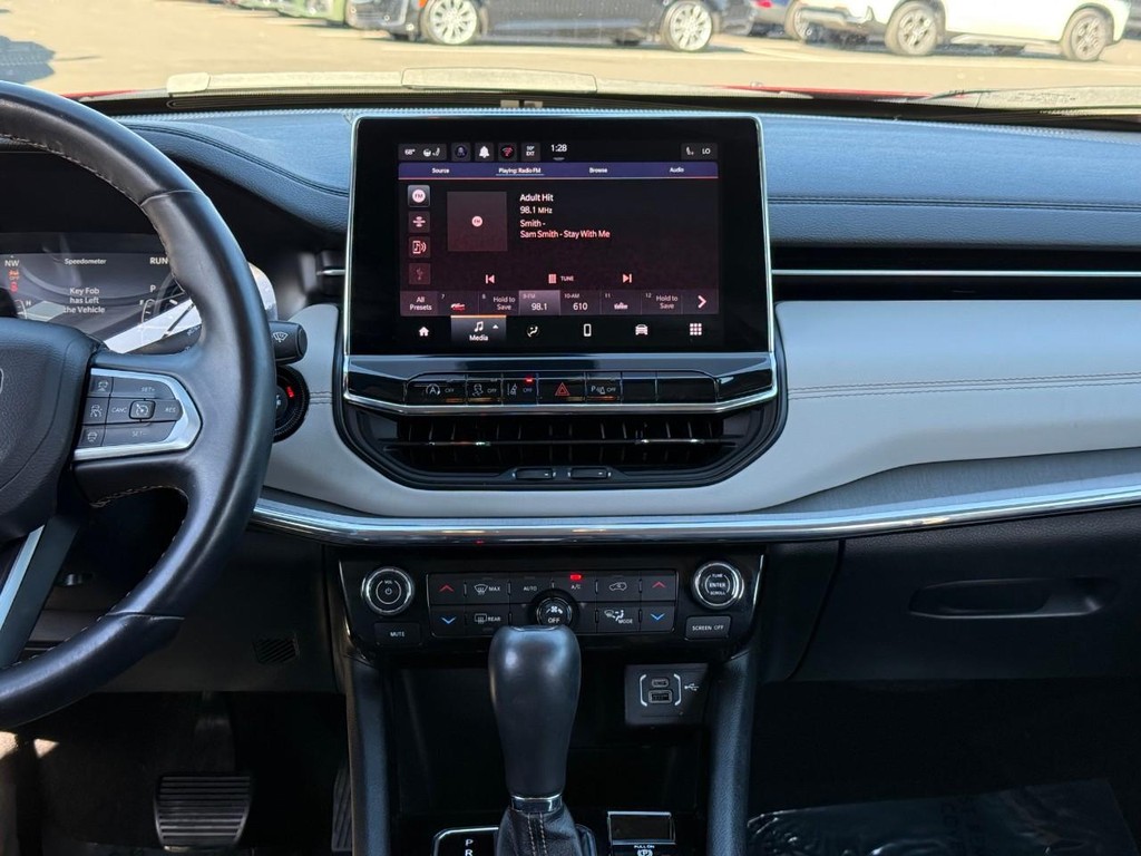 Jeep Compass Vehicle Full-screen Gallery Image 10