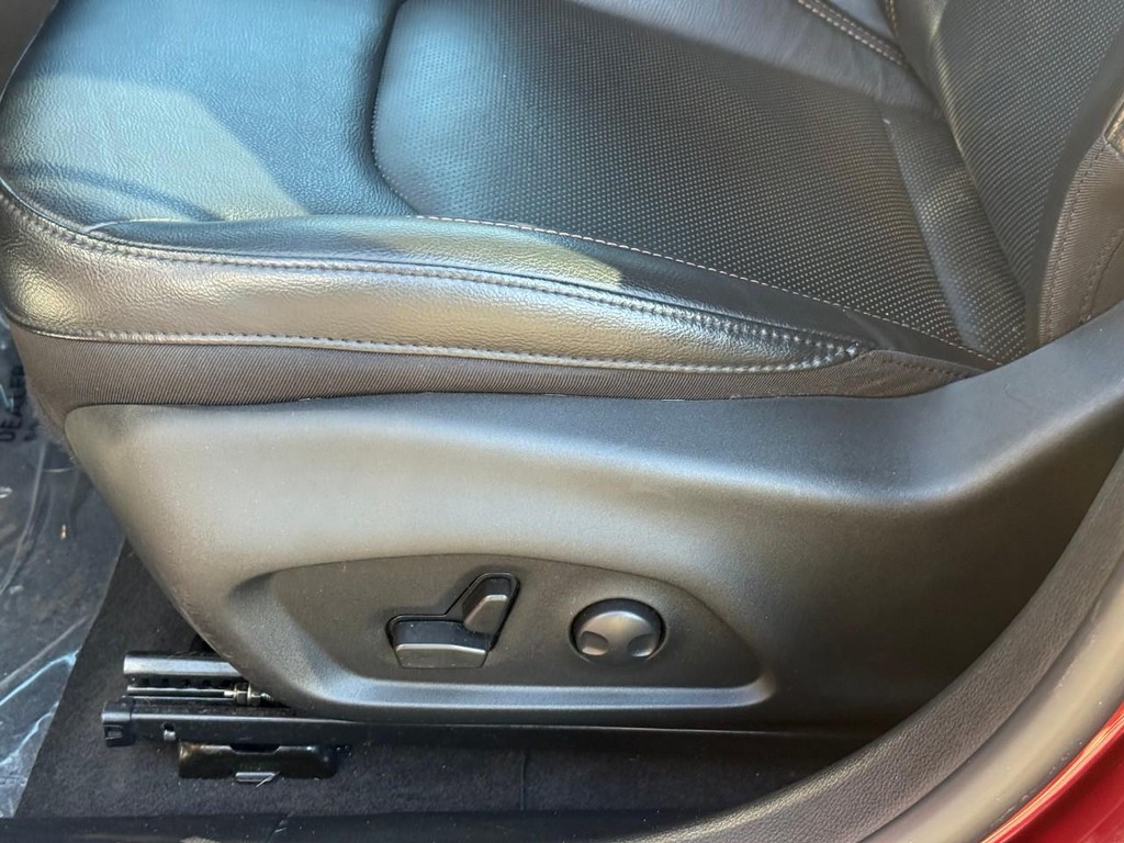 Jeep Compass Vehicle Full-screen Gallery Image 14