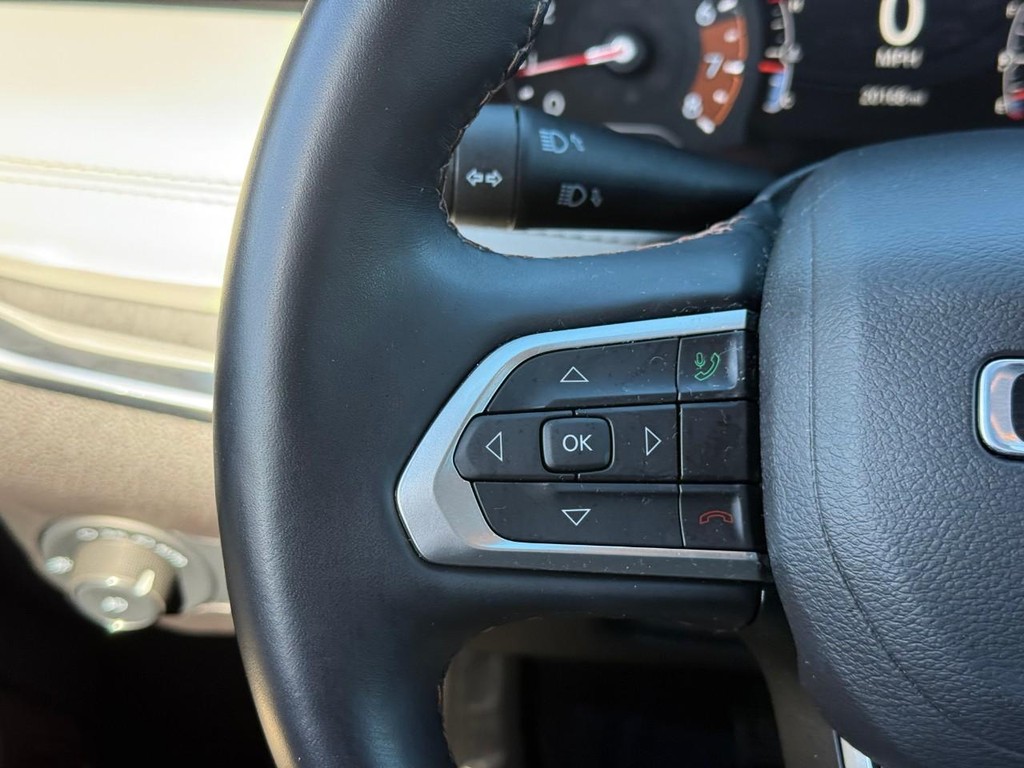 Jeep Compass Vehicle Full-screen Gallery Image 15