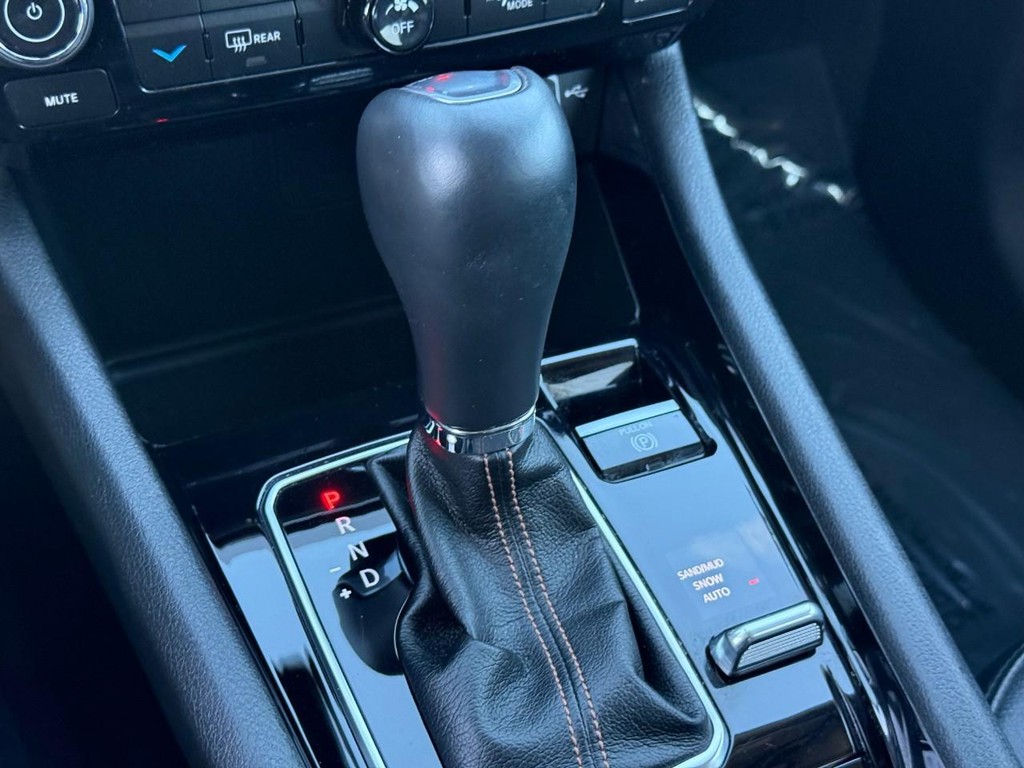 Jeep Compass Vehicle Full-screen Gallery Image 18