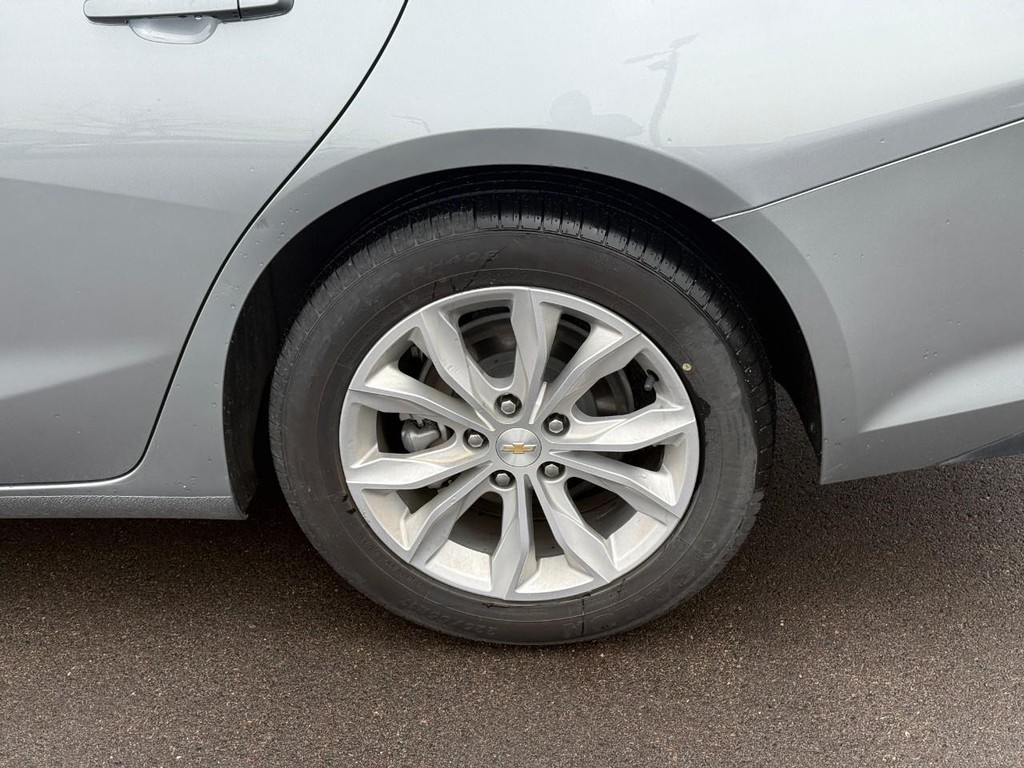 Chevrolet Malibu Vehicle Full-screen Gallery Image 05