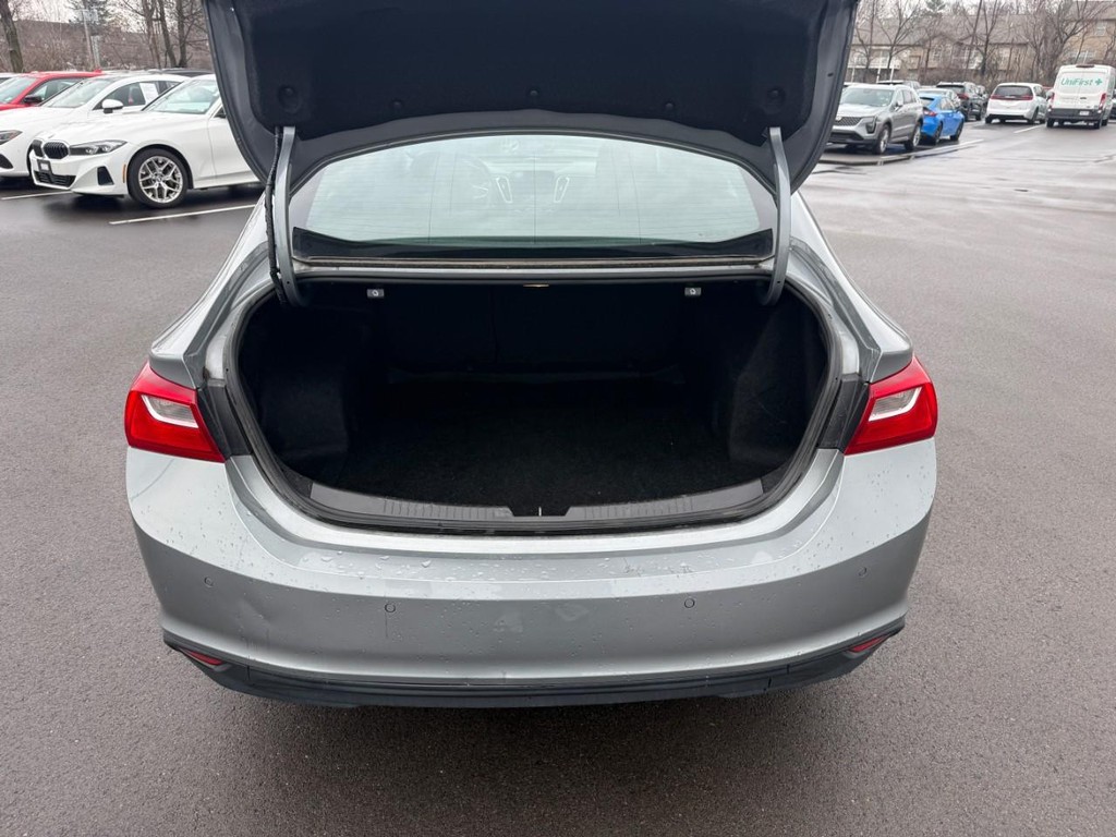 Chevrolet Malibu Vehicle Full-screen Gallery Image 06