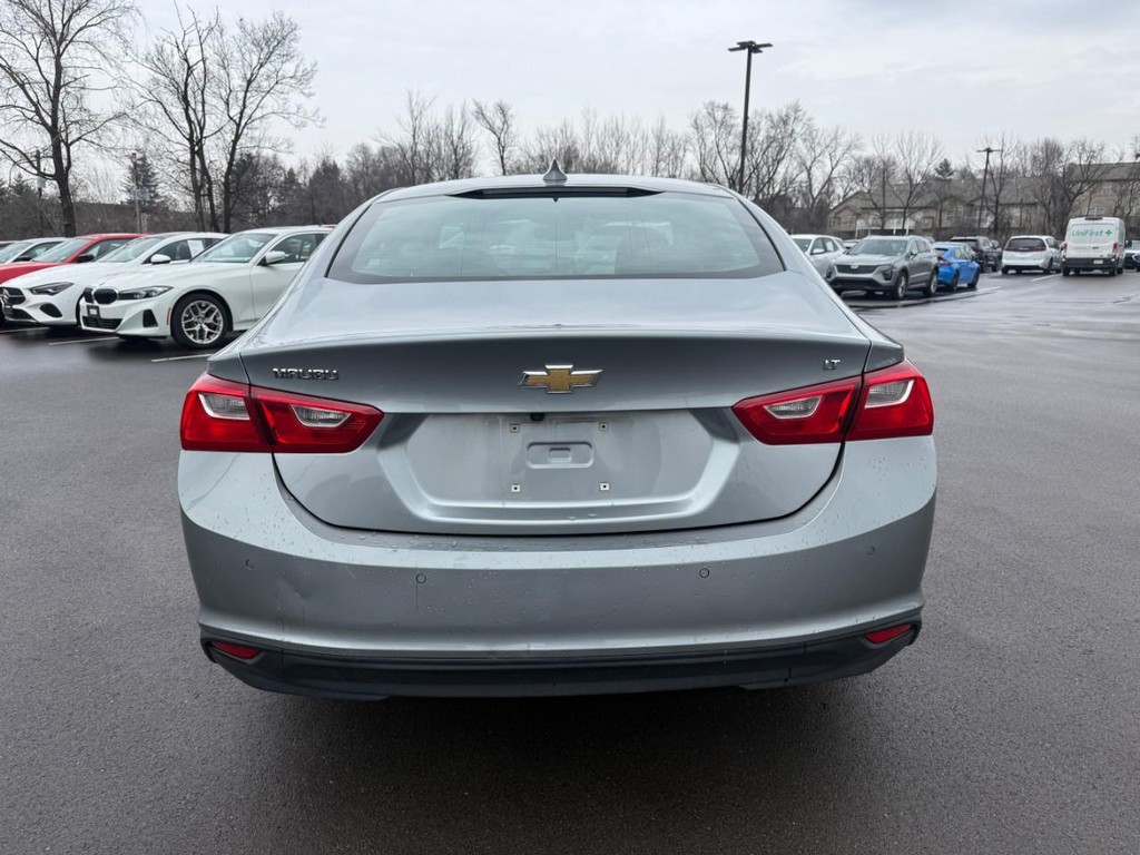 Chevrolet Malibu Vehicle Full-screen Gallery Image 07