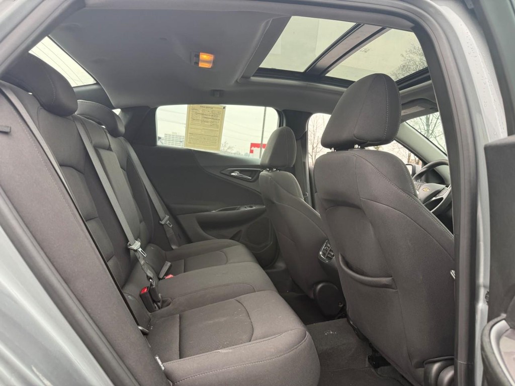 Chevrolet Malibu Vehicle Full-screen Gallery Image 10