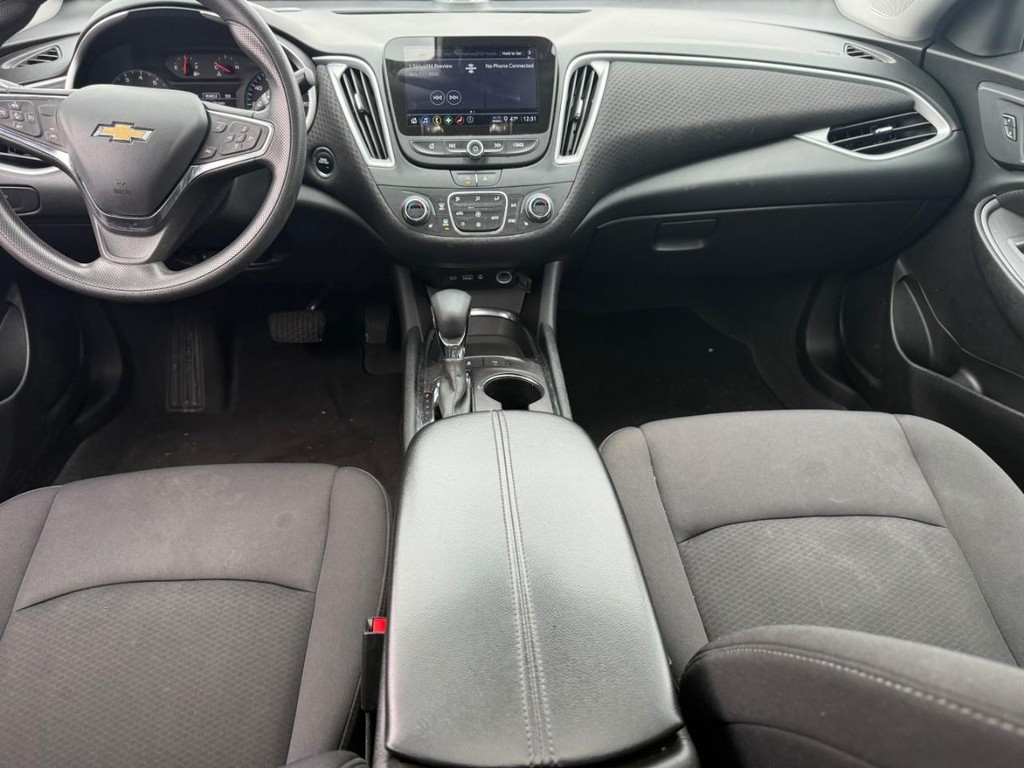 Chevrolet Malibu Vehicle Full-screen Gallery Image 11