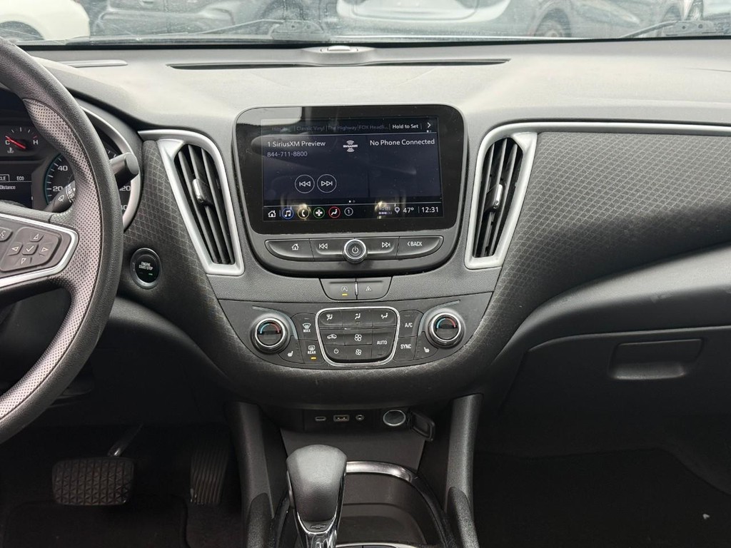 Chevrolet Malibu Vehicle Full-screen Gallery Image 13