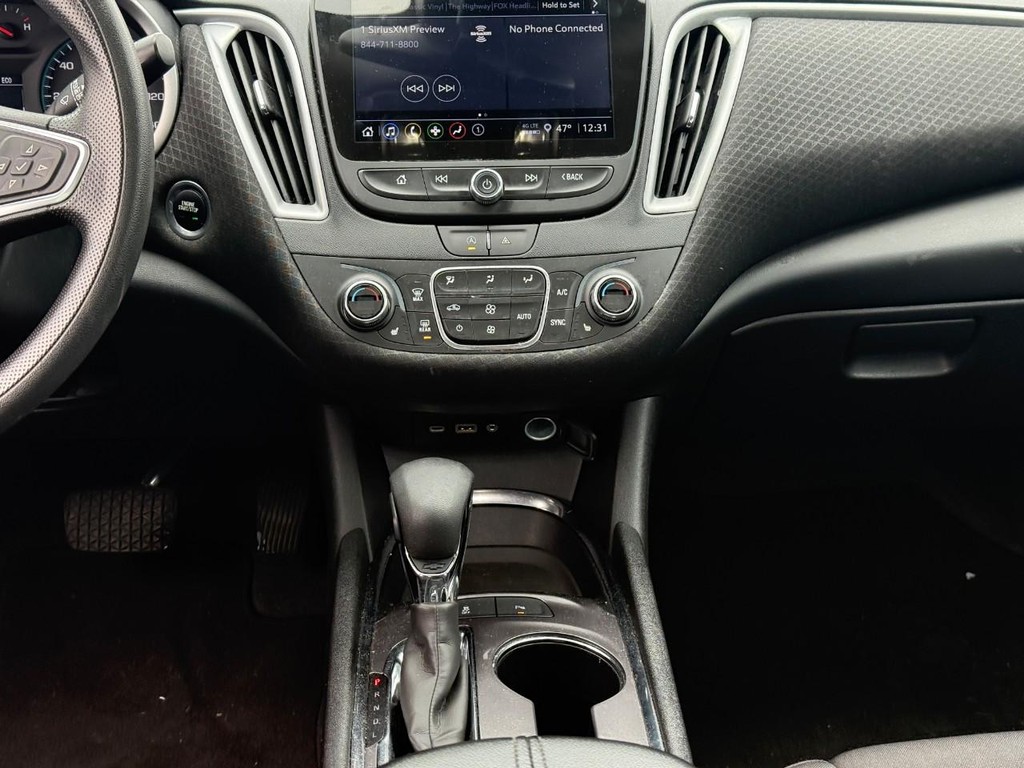 Chevrolet Malibu Vehicle Full-screen Gallery Image 14