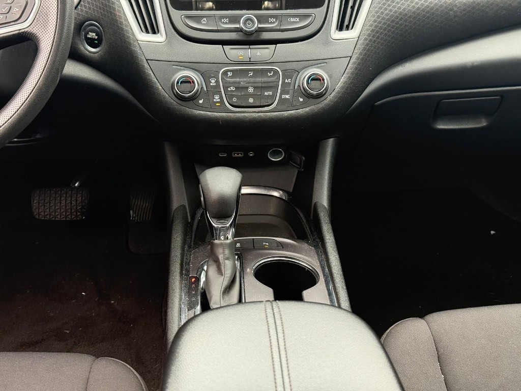 Chevrolet Malibu Vehicle Full-screen Gallery Image 15