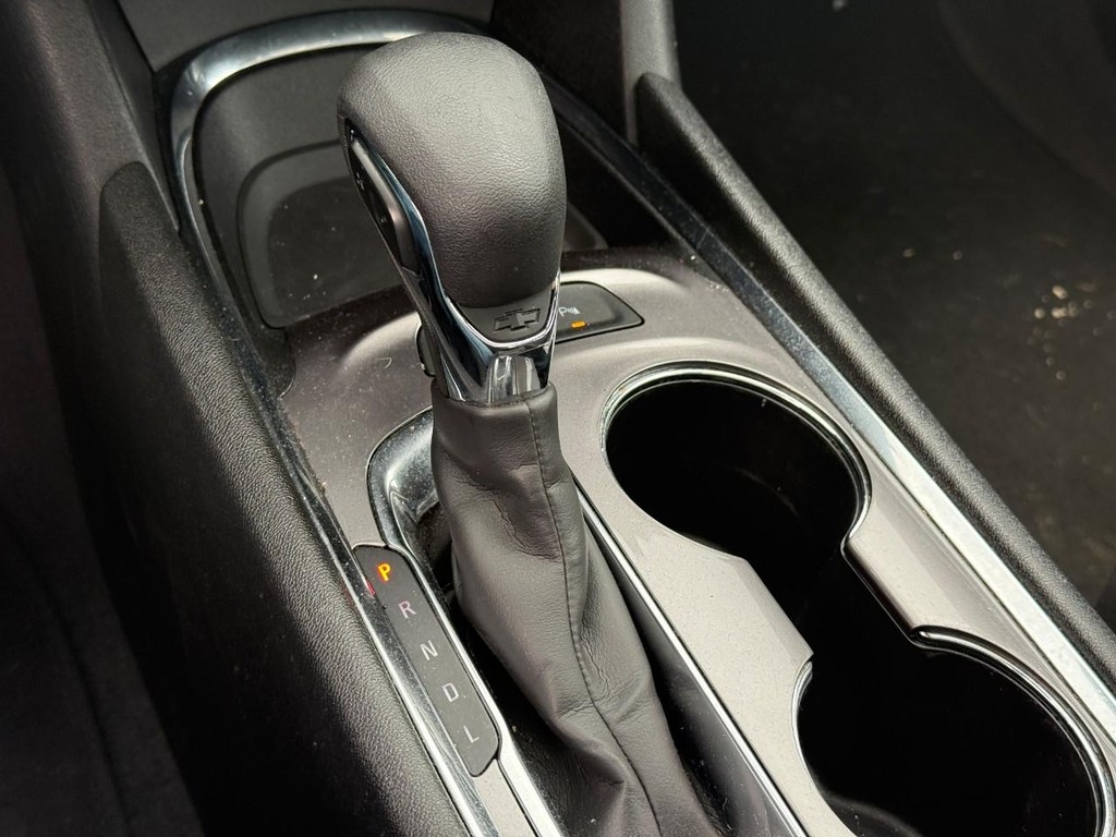 Chevrolet Malibu Vehicle Full-screen Gallery Image 22