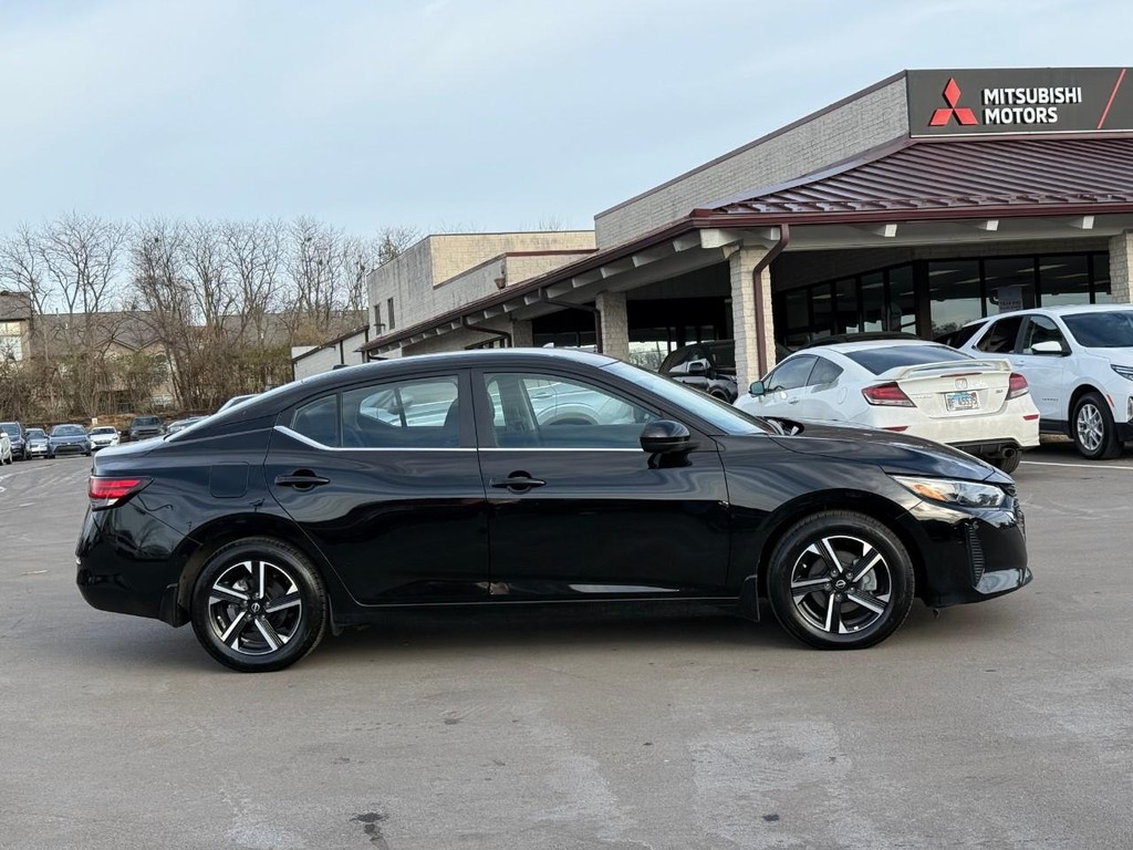 Nissan Sentra Vehicle Full-screen Gallery Image 02