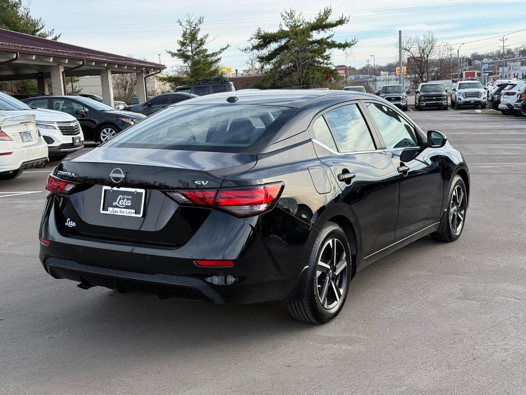 Nissan Sentra Vehicle Full-screen Gallery Image 03