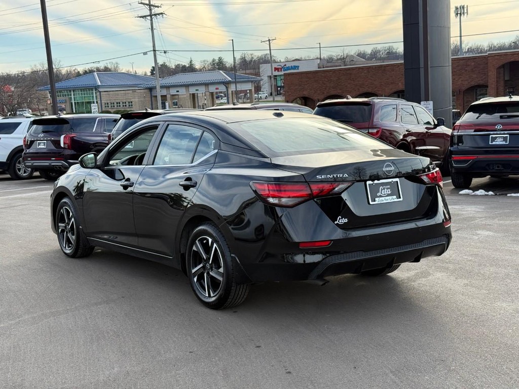Nissan Sentra Vehicle Full-screen Gallery Image 04