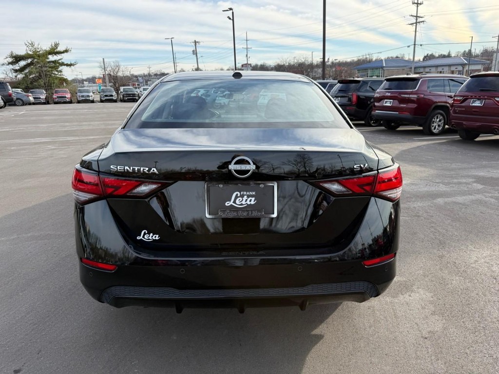 Nissan Sentra Vehicle Full-screen Gallery Image 08