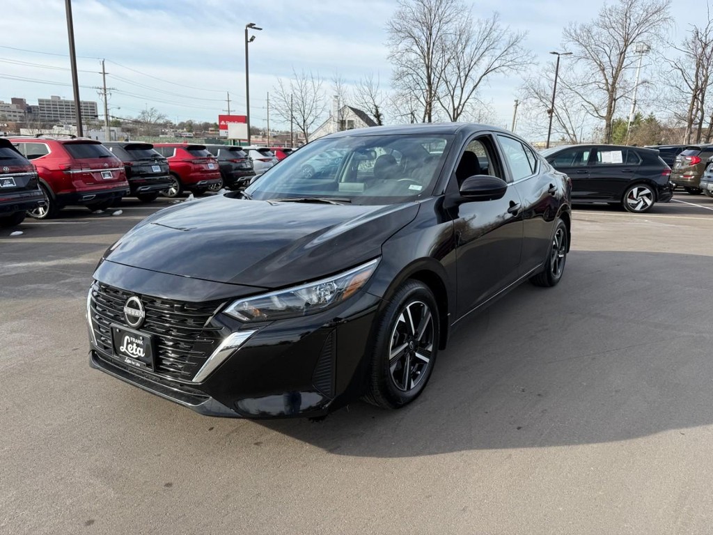 Nissan Sentra Vehicle Full-screen Gallery Image 09