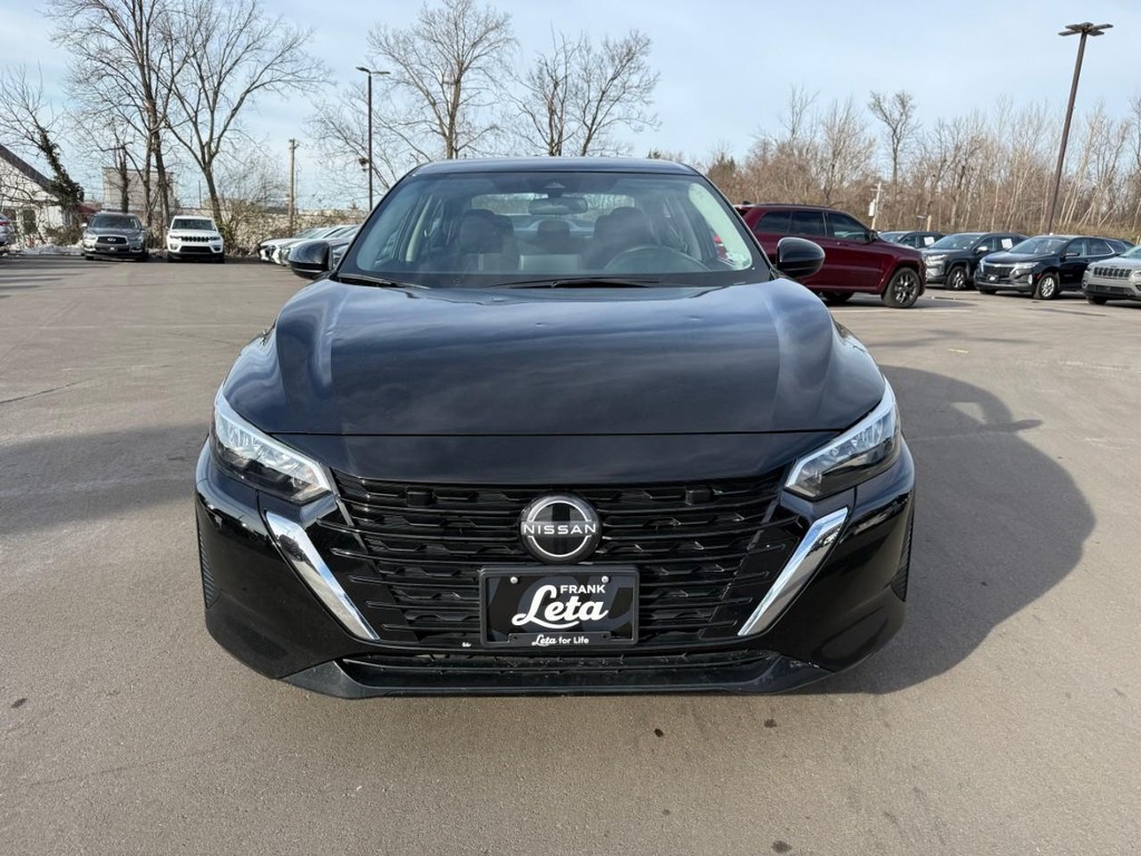 Nissan Sentra Vehicle Full-screen Gallery Image 10