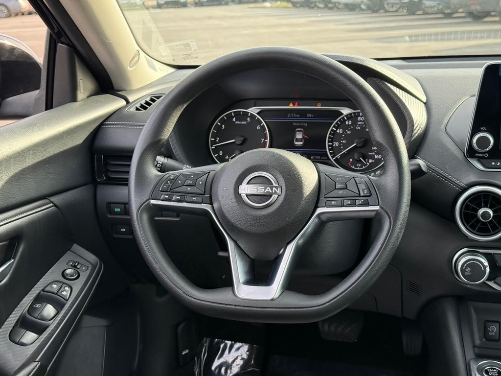 Nissan Sentra Vehicle Full-screen Gallery Image 13