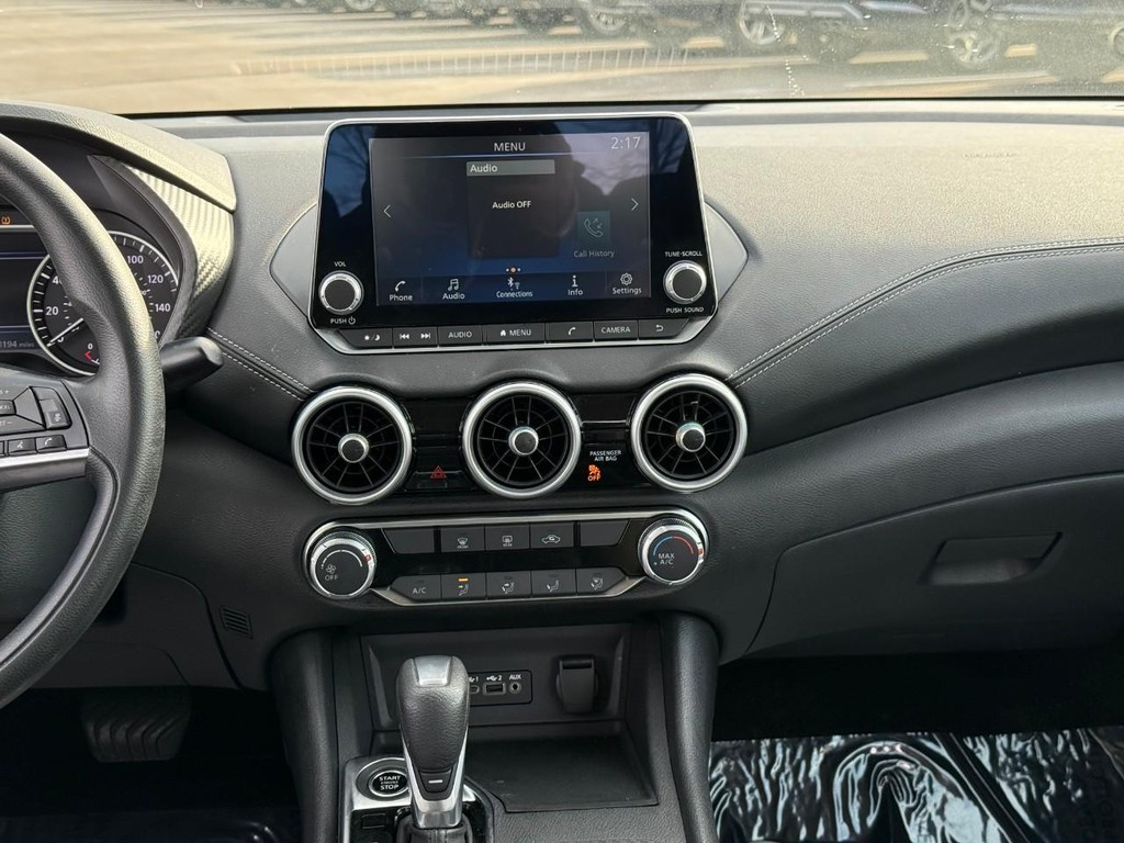 Nissan Sentra Vehicle Full-screen Gallery Image 14