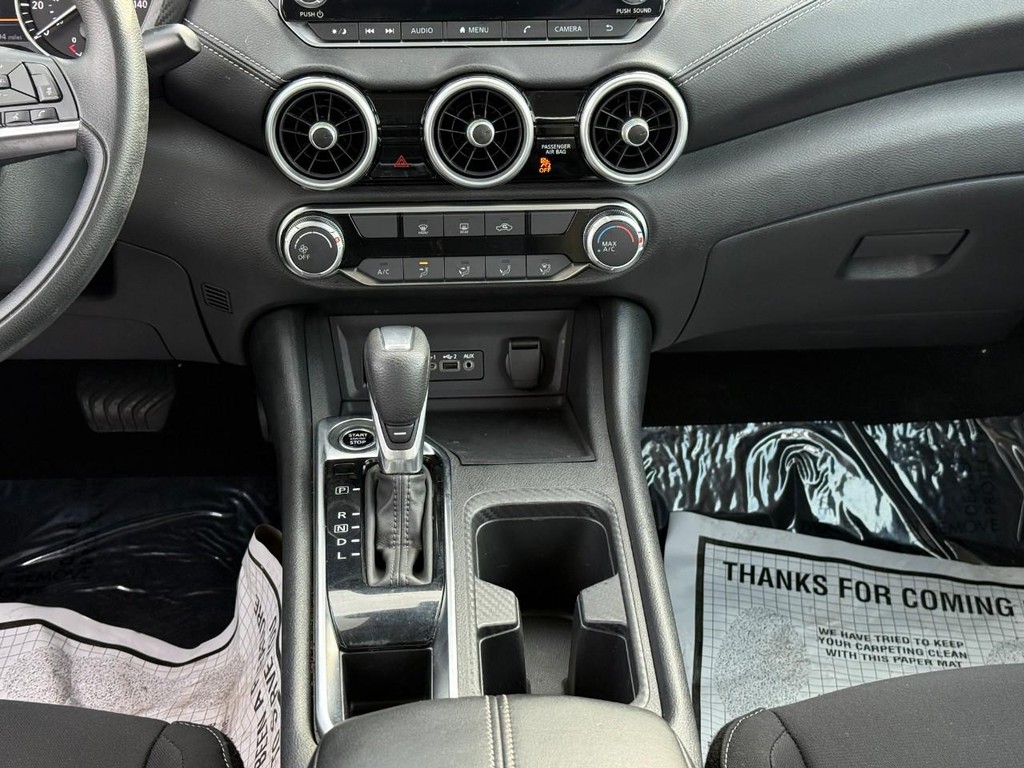 Nissan Sentra Vehicle Full-screen Gallery Image 15