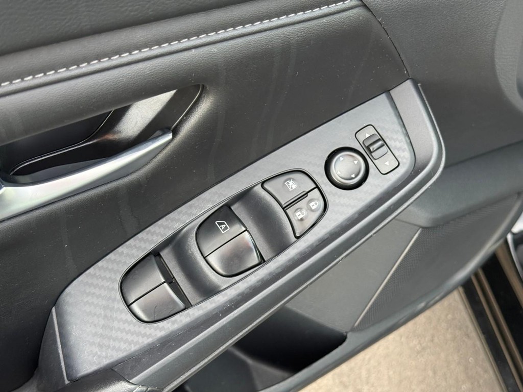 Nissan Sentra Vehicle Full-screen Gallery Image 17