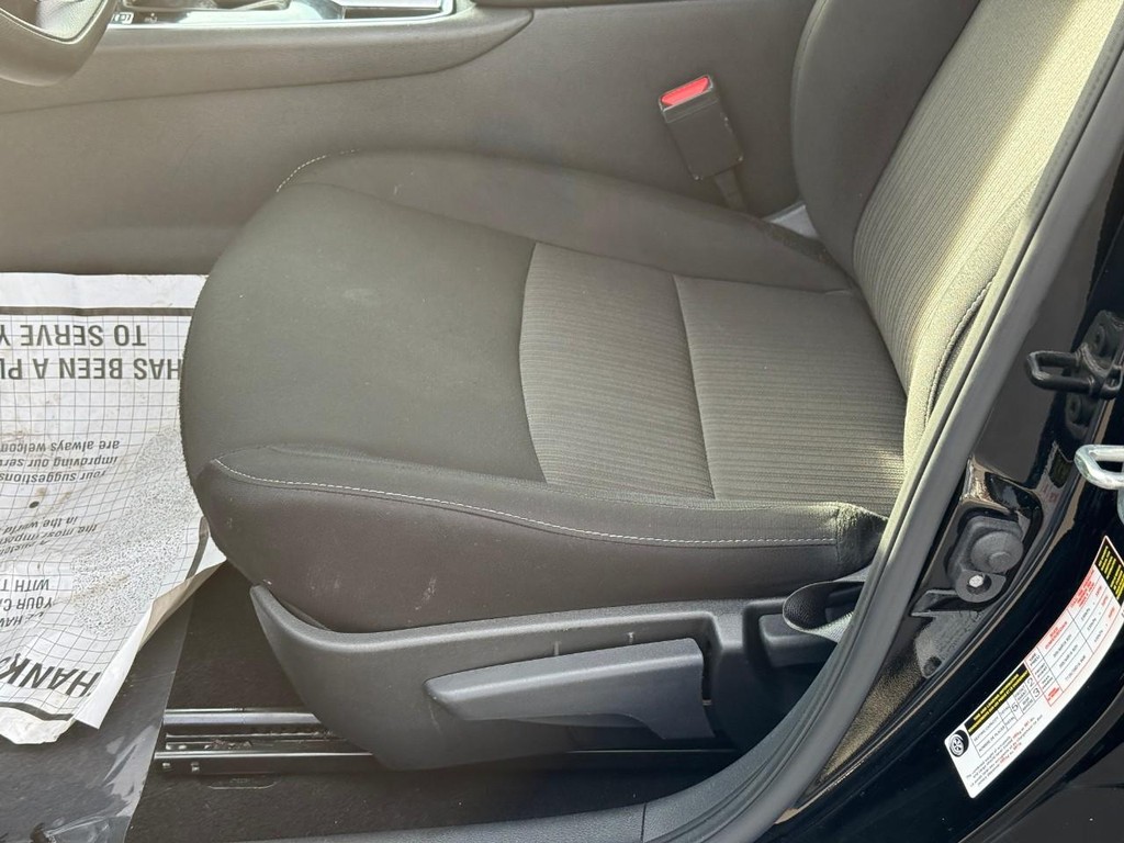 Nissan Sentra Vehicle Full-screen Gallery Image 18