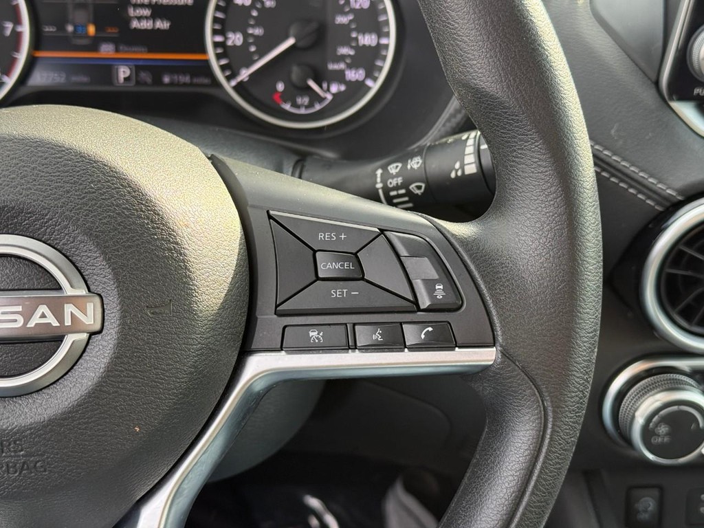 Nissan Sentra Vehicle Full-screen Gallery Image 20