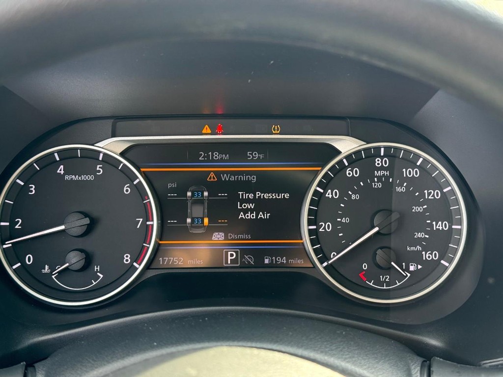 Nissan Sentra Vehicle Full-screen Gallery Image 21