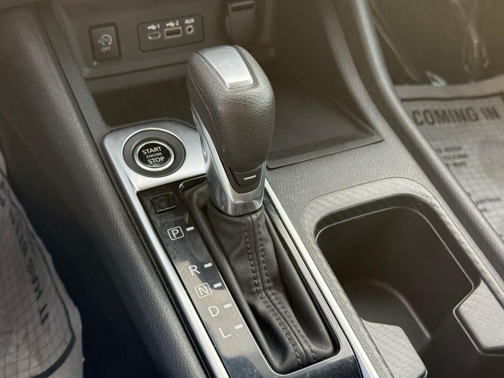 Nissan Sentra Vehicle Full-screen Gallery Image 22