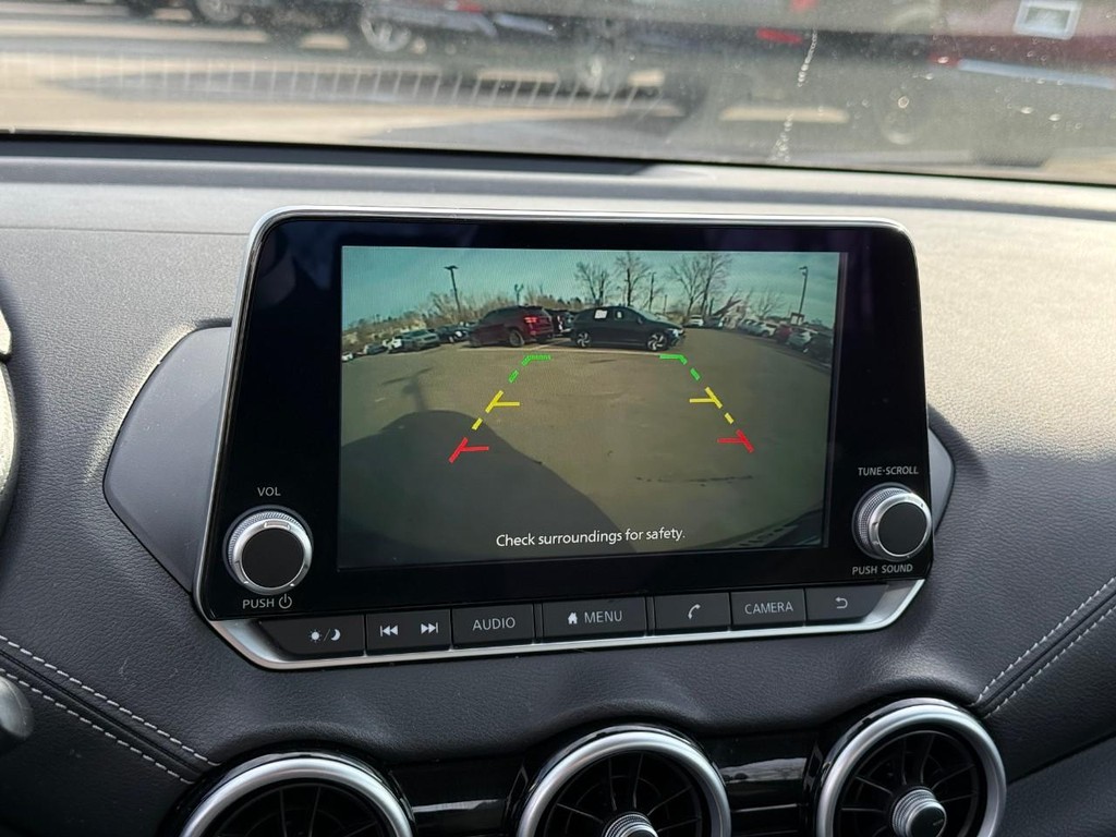 Nissan Sentra Vehicle Full-screen Gallery Image 23