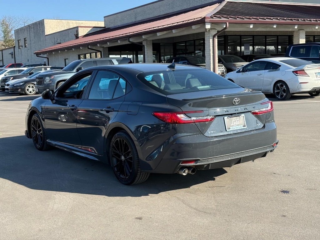 Toyota Camry Vehicle Full-screen Gallery Image 04