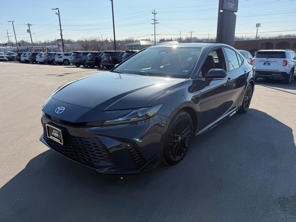 Toyota Camry Vehicle Full-screen Gallery Image 08