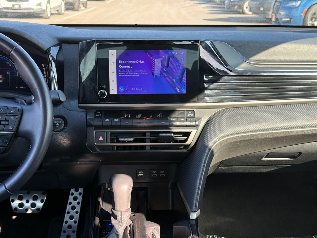 Toyota Camry Vehicle Full-screen Gallery Image 13