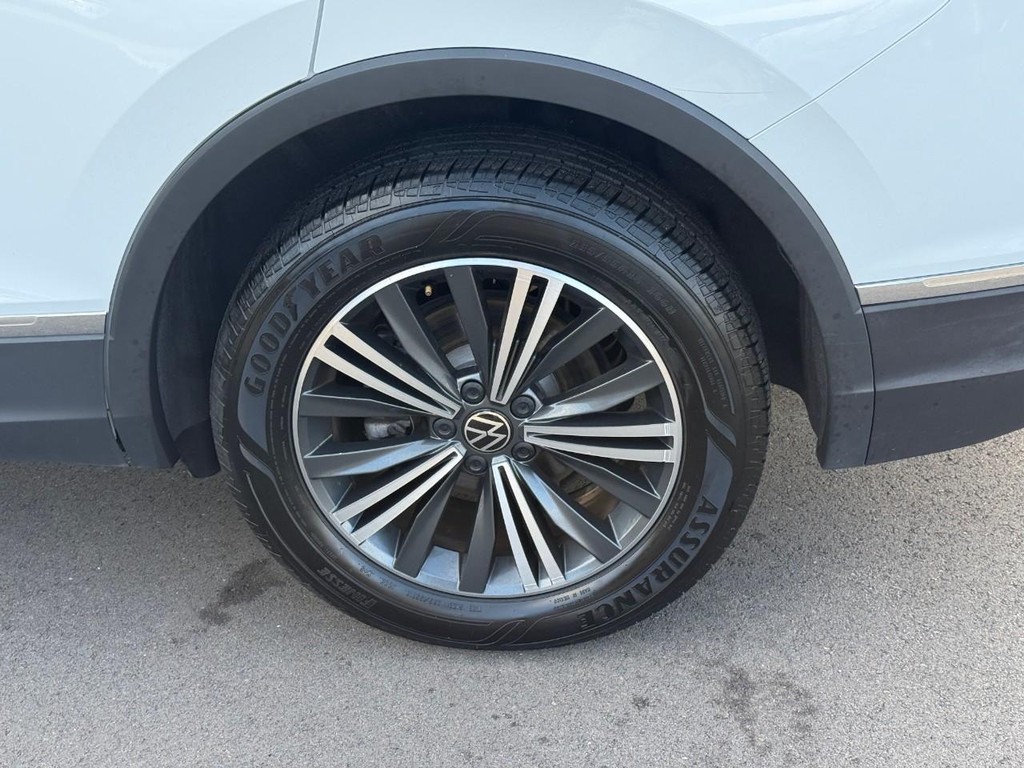 Volkswagen Tiguan Vehicle Full-screen Gallery Image 05