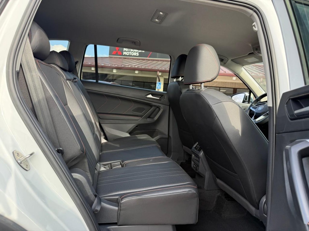 Volkswagen Tiguan Vehicle Full-screen Gallery Image 10