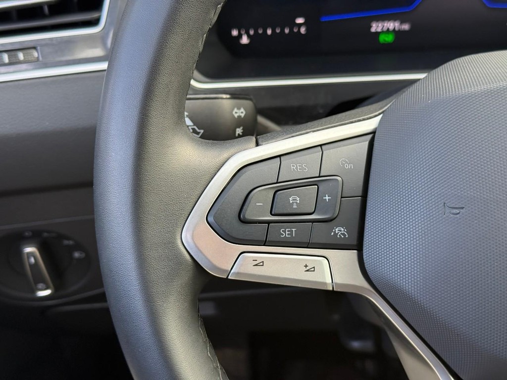 Volkswagen Tiguan Vehicle Full-screen Gallery Image 20