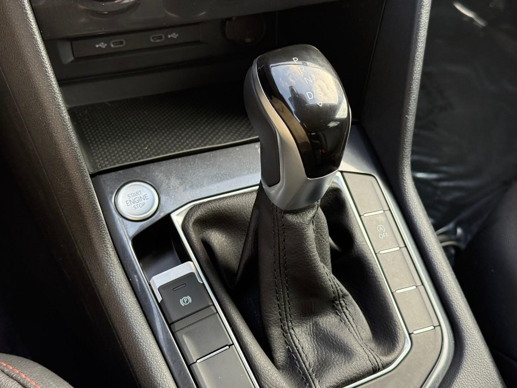 Volkswagen Tiguan Vehicle Full-screen Gallery Image 23