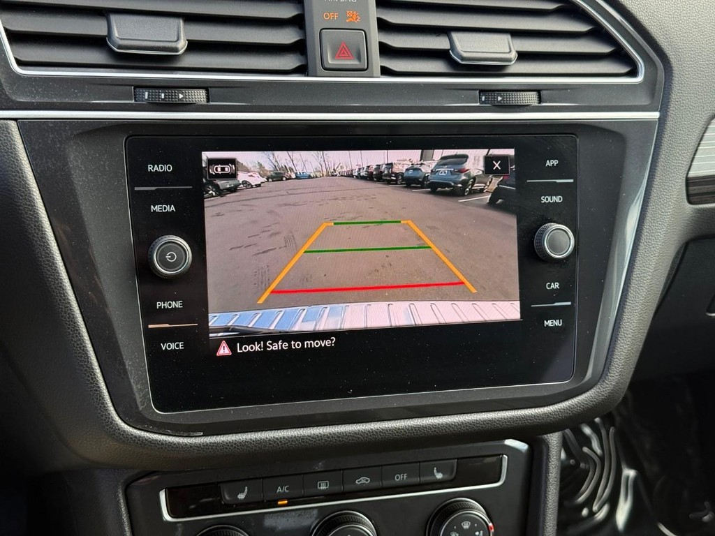 Volkswagen Tiguan Vehicle Full-screen Gallery Image 25