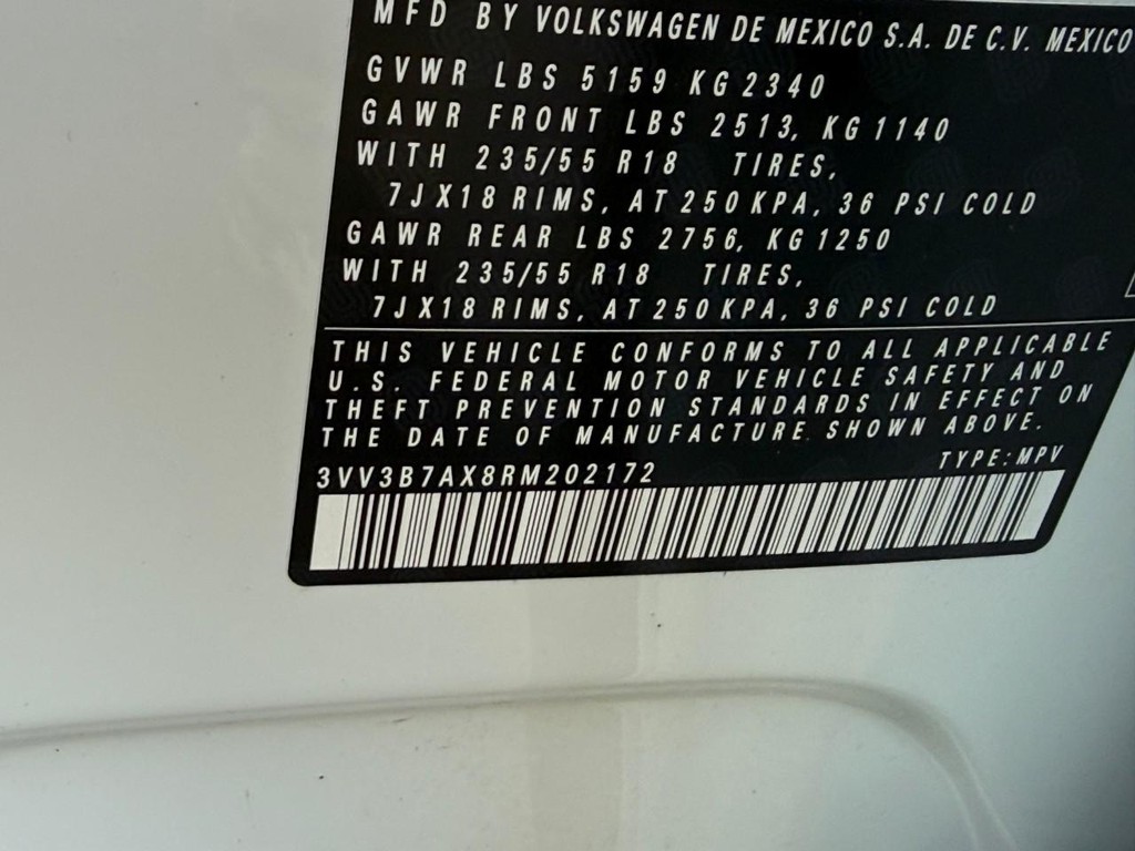 Volkswagen Tiguan Vehicle Full-screen Gallery Image 26