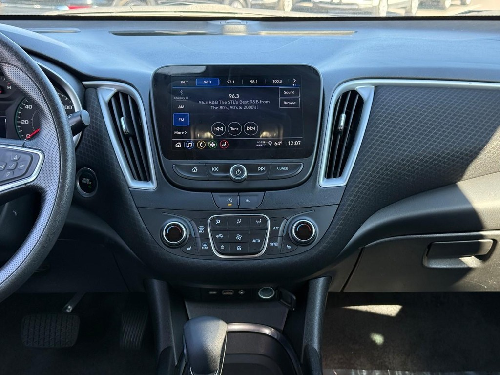 Chevrolet Malibu Vehicle Full-screen Gallery Image 13