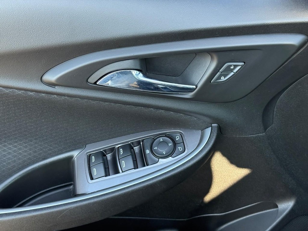 Chevrolet Malibu Vehicle Full-screen Gallery Image 15