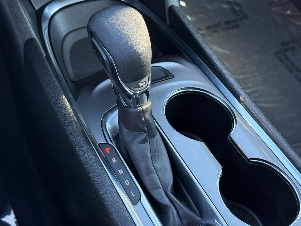 Chevrolet Malibu Vehicle Full-screen Gallery Image 21