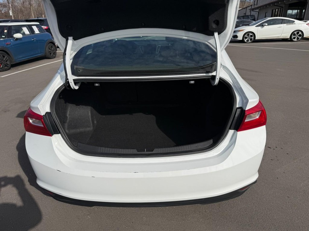 Chevrolet Malibu Vehicle Full-screen Gallery Image 06