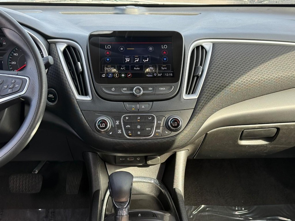 Chevrolet Malibu Vehicle Full-screen Gallery Image 13