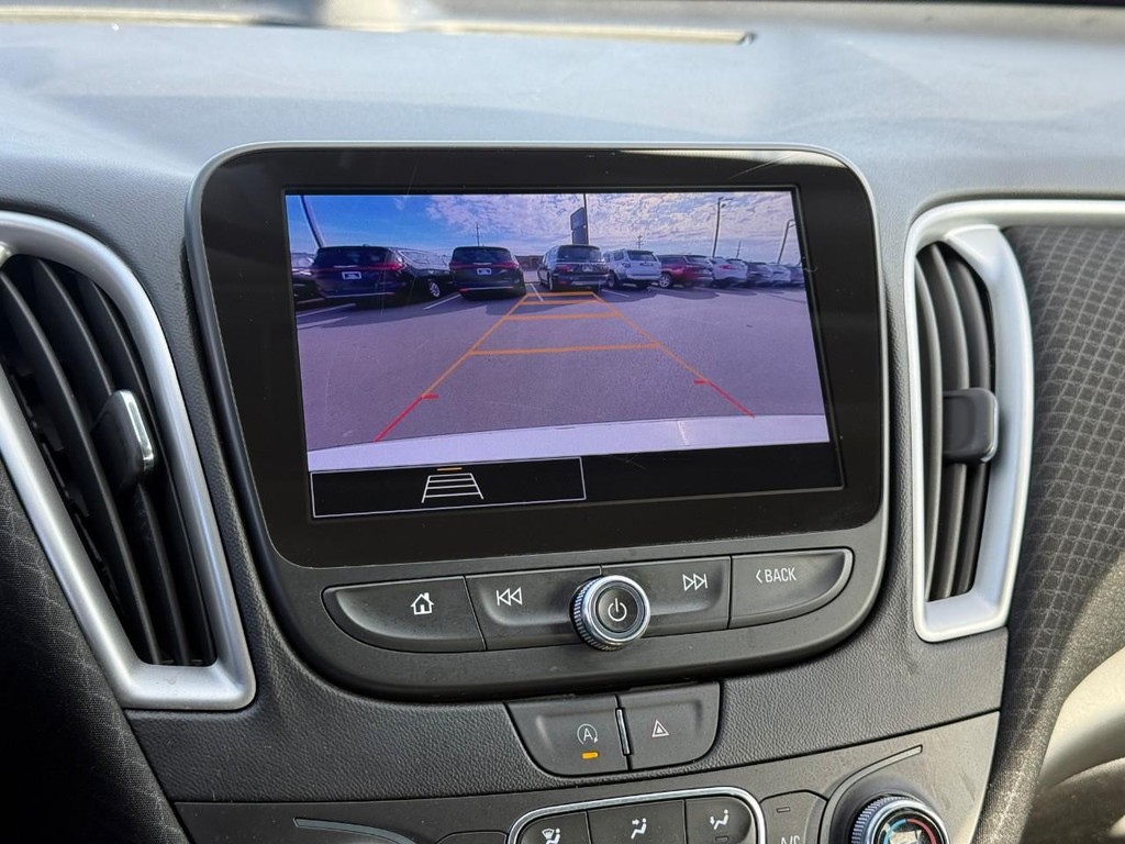 Chevrolet Malibu Vehicle Full-screen Gallery Image 21