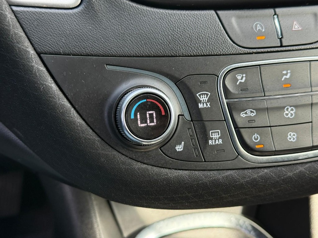 Chevrolet Malibu Vehicle Full-screen Gallery Image 22