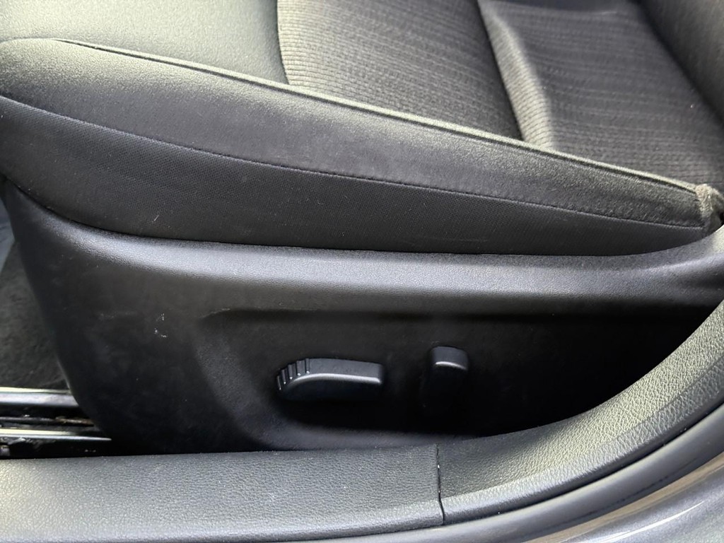 Nissan Altima Vehicle Full-screen Gallery Image 18